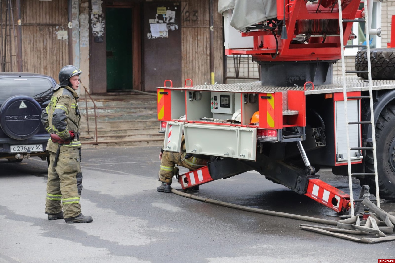 В Пскове горит общежитие на улице Киселева. ФОТО | 06.08.2021 | Псков -  БезФормата