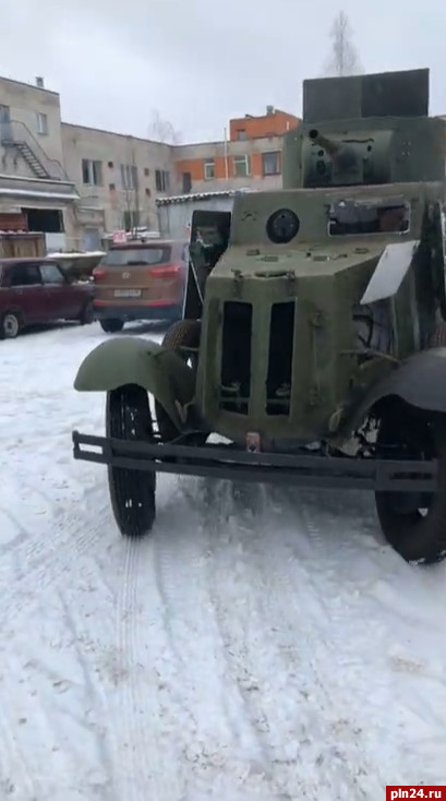 В Пскове провели ходовые испытания бронеавтомобиля БА-6. ВИДЕО