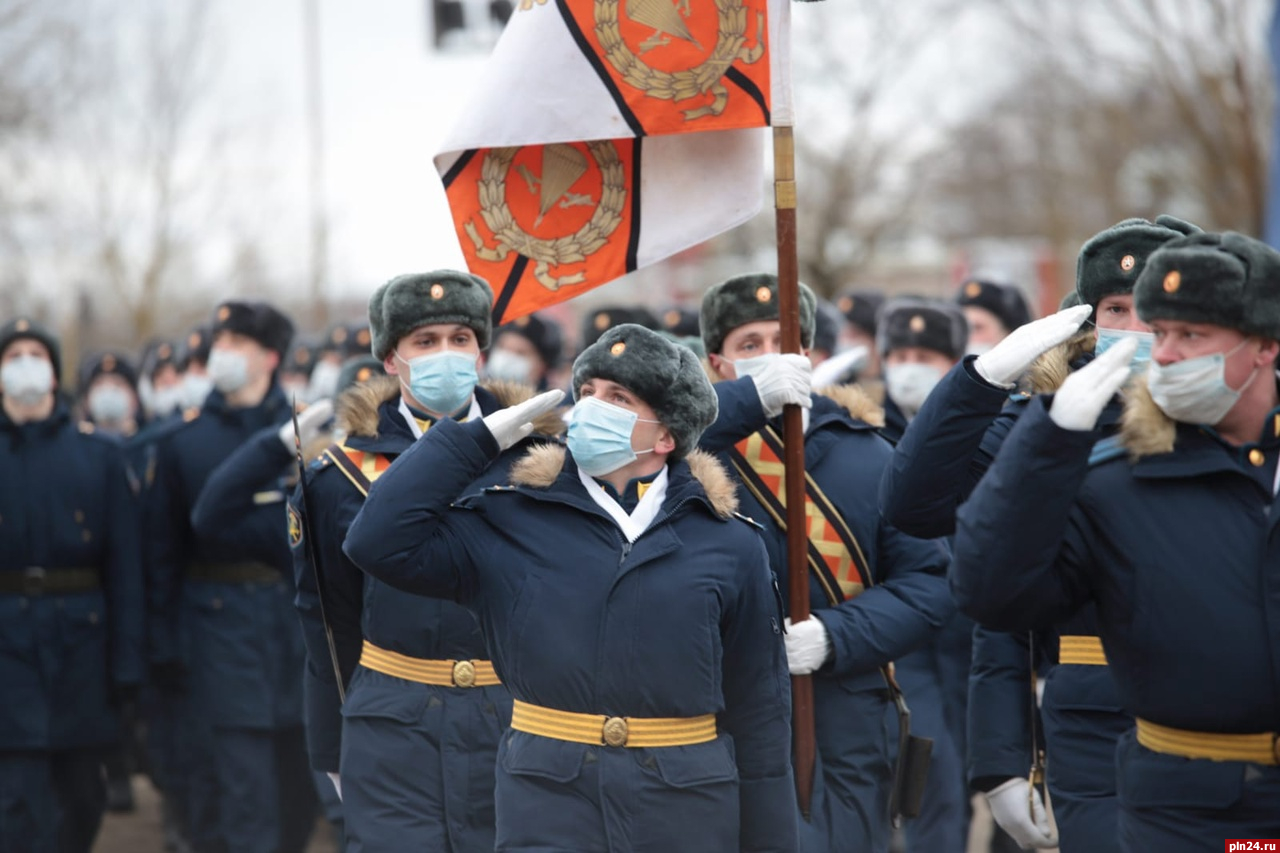 Войска пскова. Русский парад. Русские войска на параде. Шествие в Москве. Вооруженные силы РФ девушки на параде.