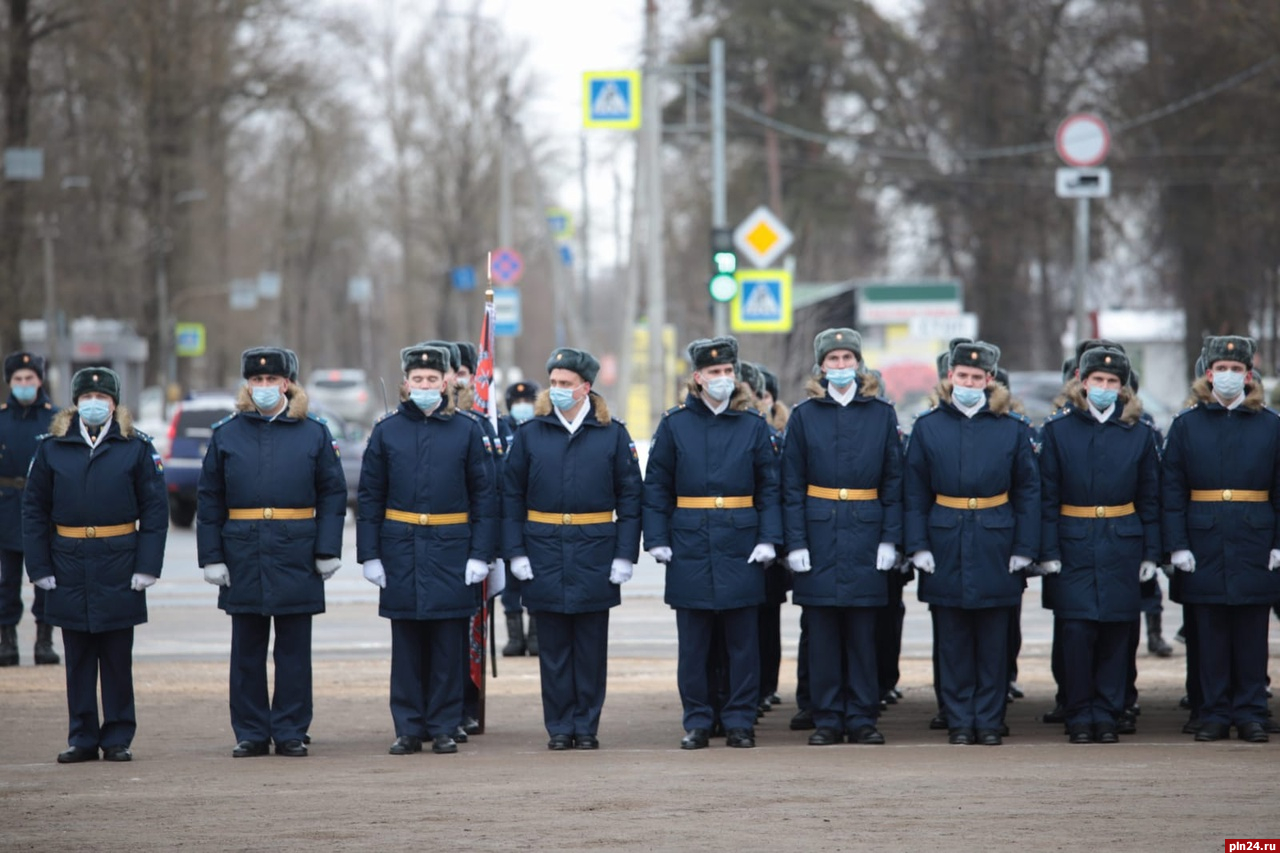 Войска пскова. Русский парад. Русские военные парад. Штаб Псковского гарнизона. Армия РФ парад.