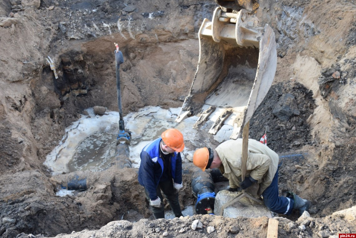 Горводоканал псков. Восстанавливается водоснабжение. Водоснабжение восстановлено картинка. Железобетонные трубы для водопровода. Директор Брянского Горводоканала.