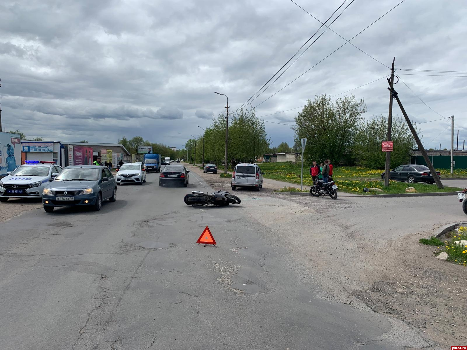 ГИБДД оштрафовала обоих участников ДТП с мотоциклом на Алмазной |  17.05.2022 | Псков - БезФормата