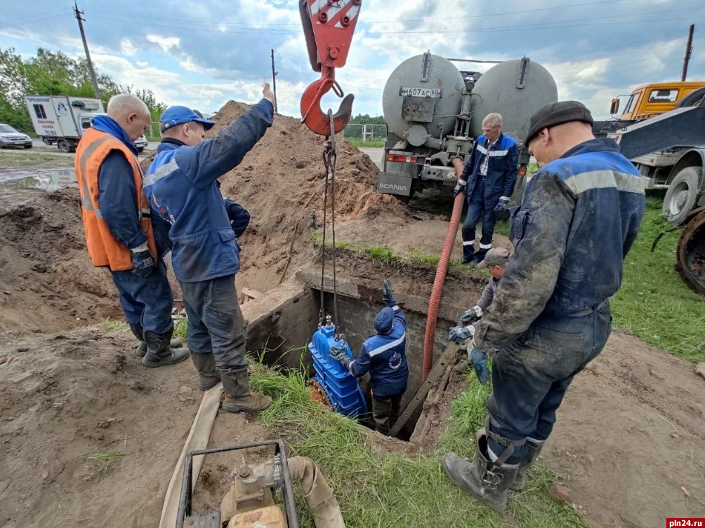 Горводоканал псков. Ремонтное. Главный инженер Горводоканал Псков. Проходят ремонтные работы. Водоканал высокая гора.