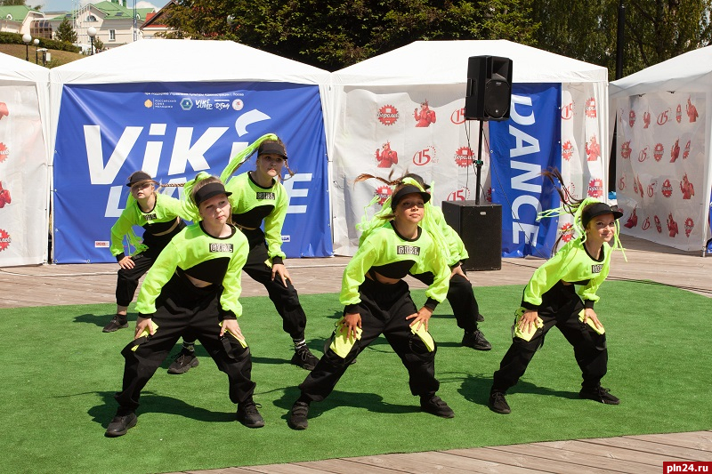 Прошел фестиваль спорта. Viki Fest Псков. Музыкальное соревнование. Спортивные новости. MHA спортивный фестиваль.