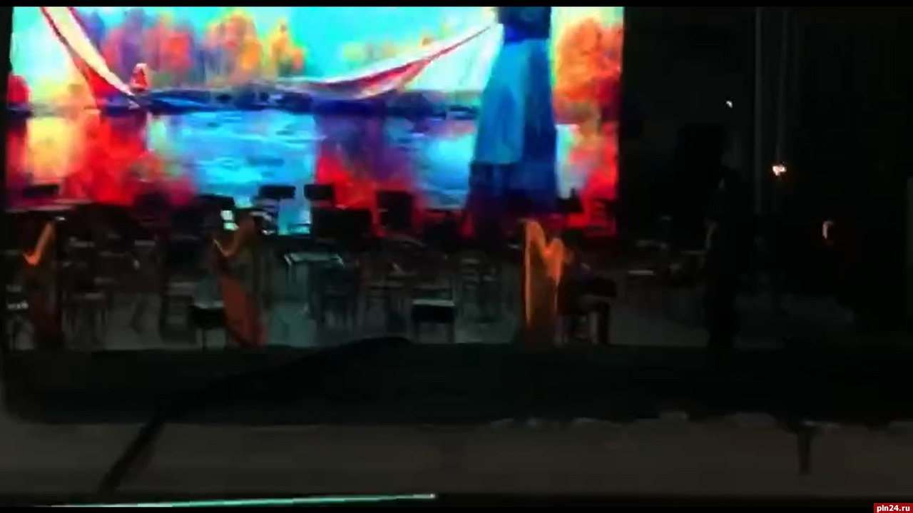 Созданные нейросетью картины украсят концерт «Виртуозы арфы» в Пскове
