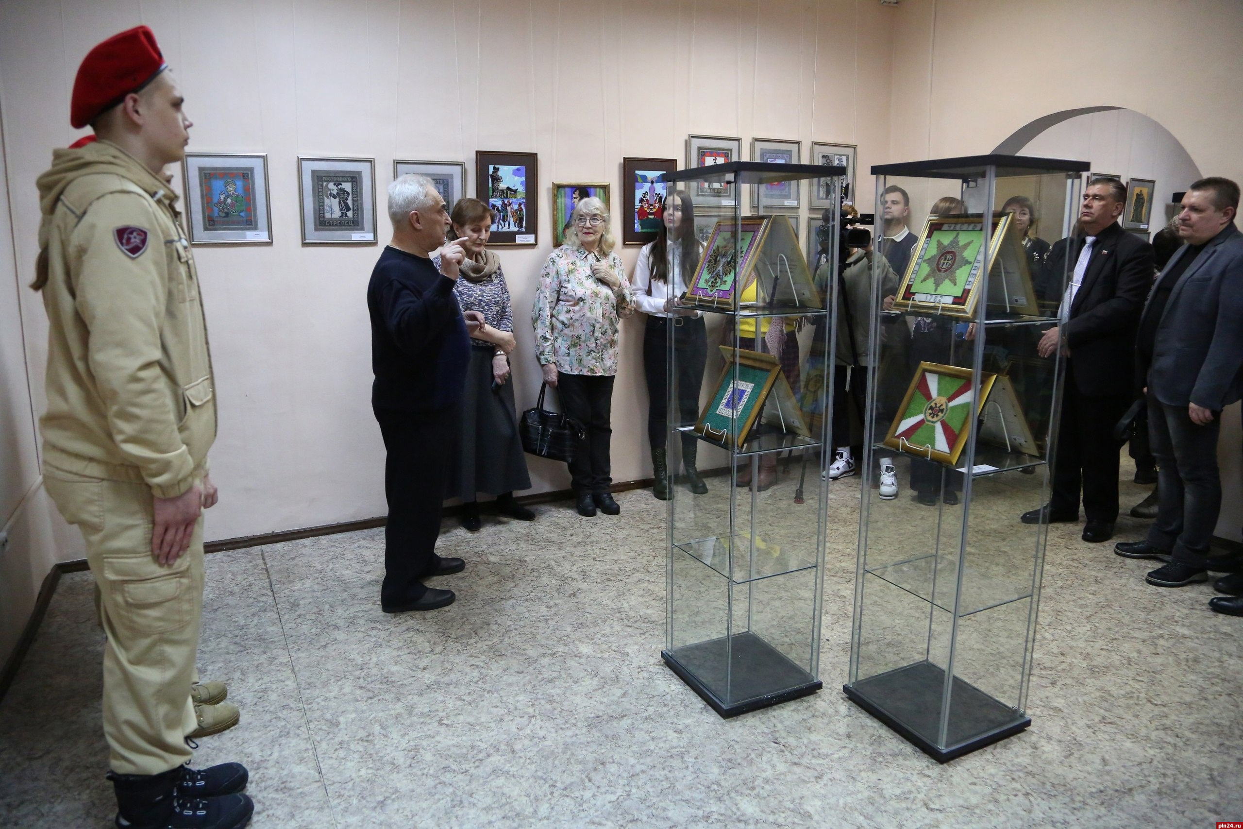 Выставка «Патриотический февраль» открылась в псковском Доме ремесел |  02.02.2023 | Псков - БезФормата