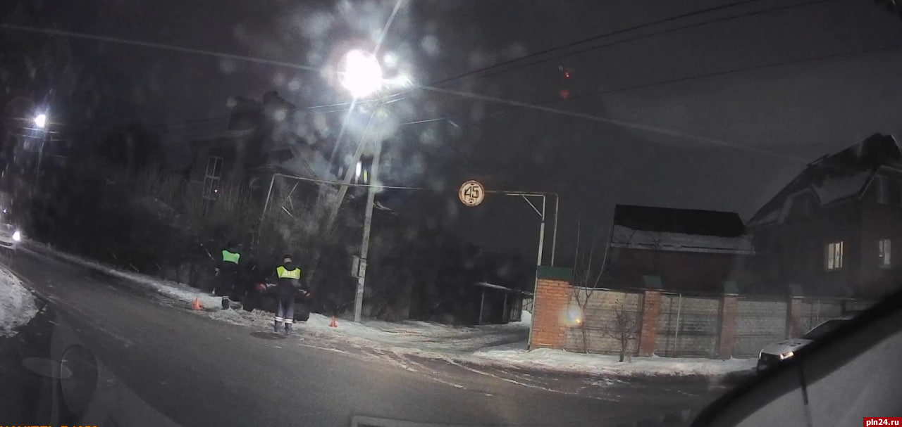 В ДТП с наездом на забор в Пскове никто не пострадал