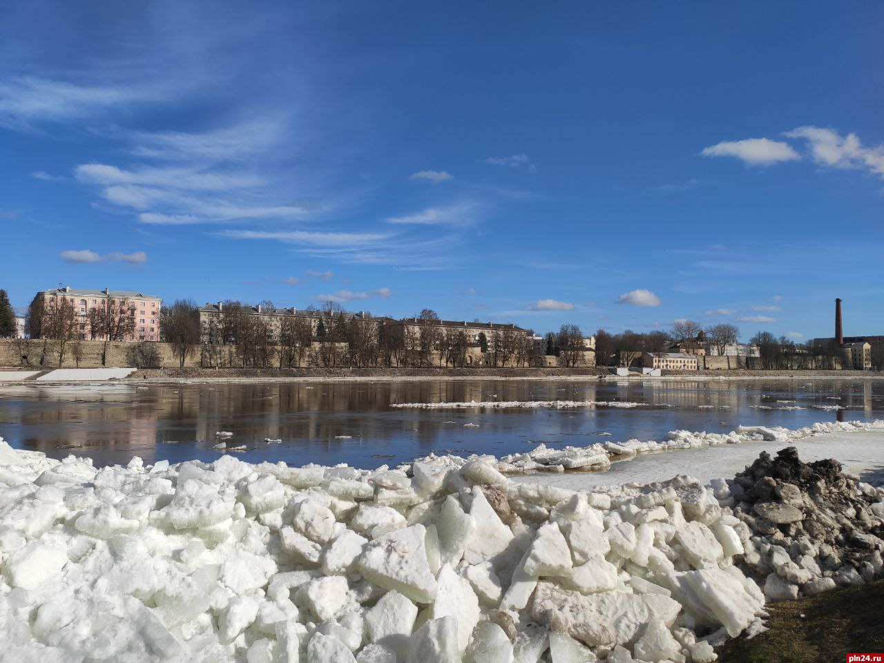 Река Великая вышла из берегов в Пскове. ФОТО | 24.03.2023 | Псков -  БезФормата