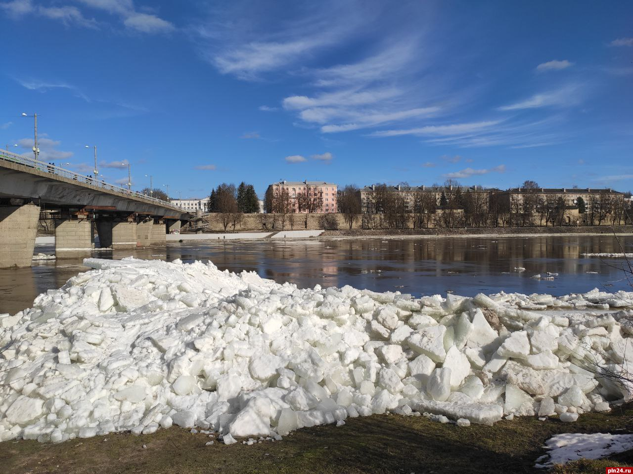 Река Великая вышла из берегов в Пскове. ФОТО | 24.03.2023 | Псков -  БезФормата