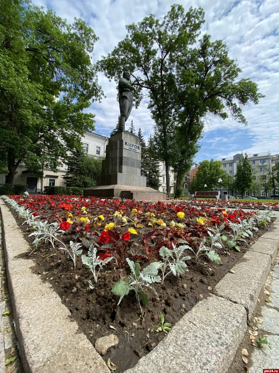 Однолетние цветы в Пскове начнут высаживать до майских праздников |  24.04.2023 | Псков - БезФормата