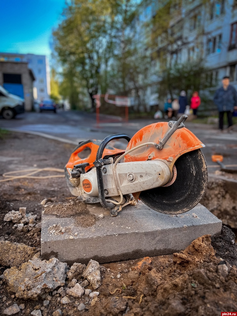 Ремонт сетей завершили на улице Ижорского Батальона в Пскове | 04.05.2023 |  Псков - БезФормата