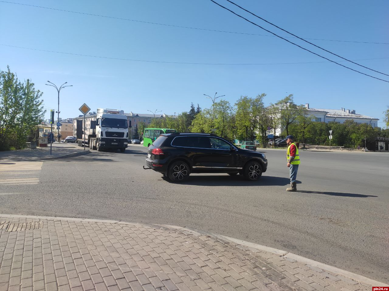 Движение по Троицкому мосту перекрыли в Пскове | 10.05.2023 | Псков -  БезФормата