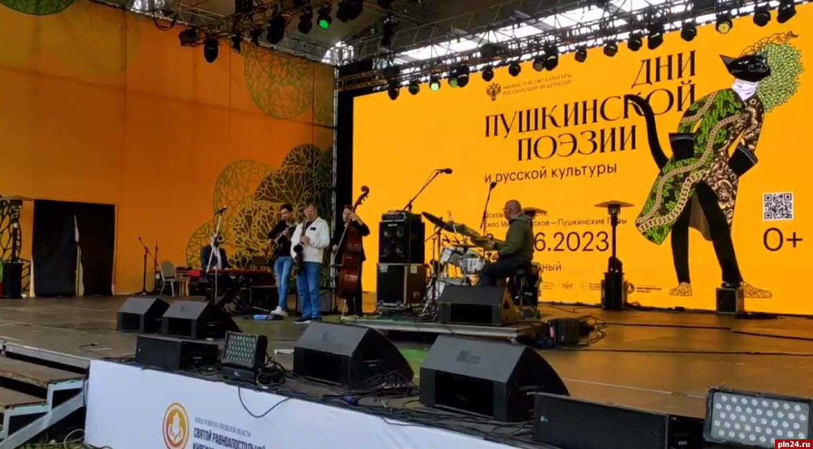 Саксофонист Игорь Бутман исполняет джаз на Днях Пушкинской поэзии