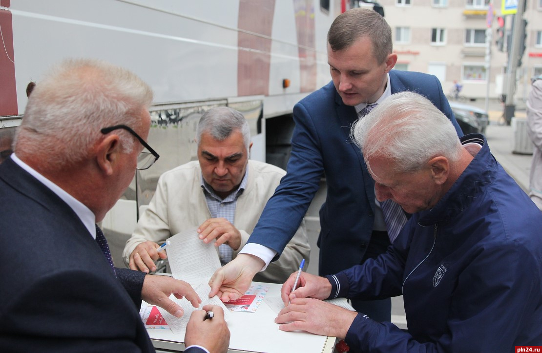 Депутаты Собрания своим примером призвали псковичей поддержать донорское  движение | 05.09.2023 | Псков - БезФормата