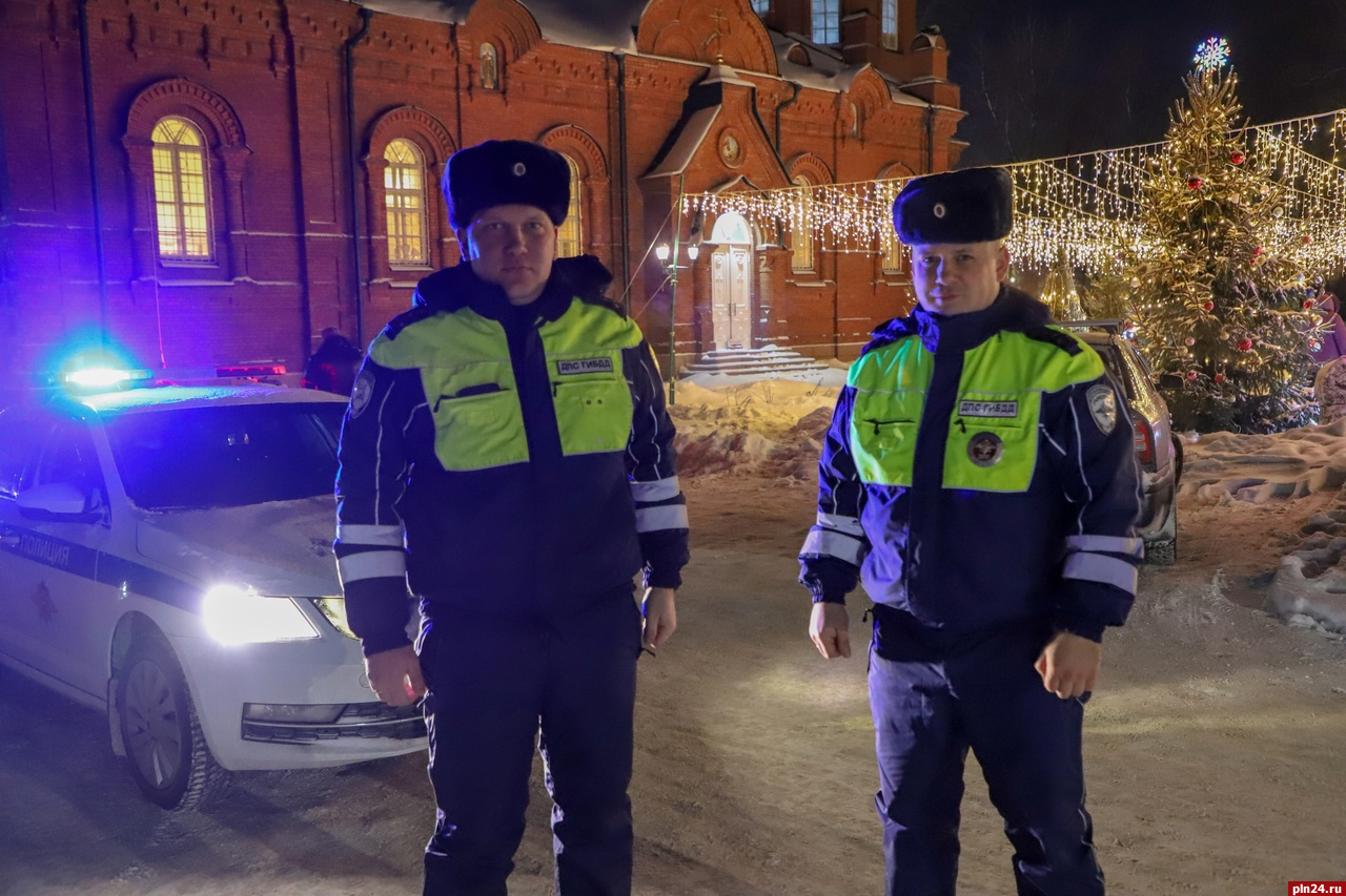 Рождественские службы прошли в 115 храмах Псковской области | 07.01.2024 |  Псков - БезФормата