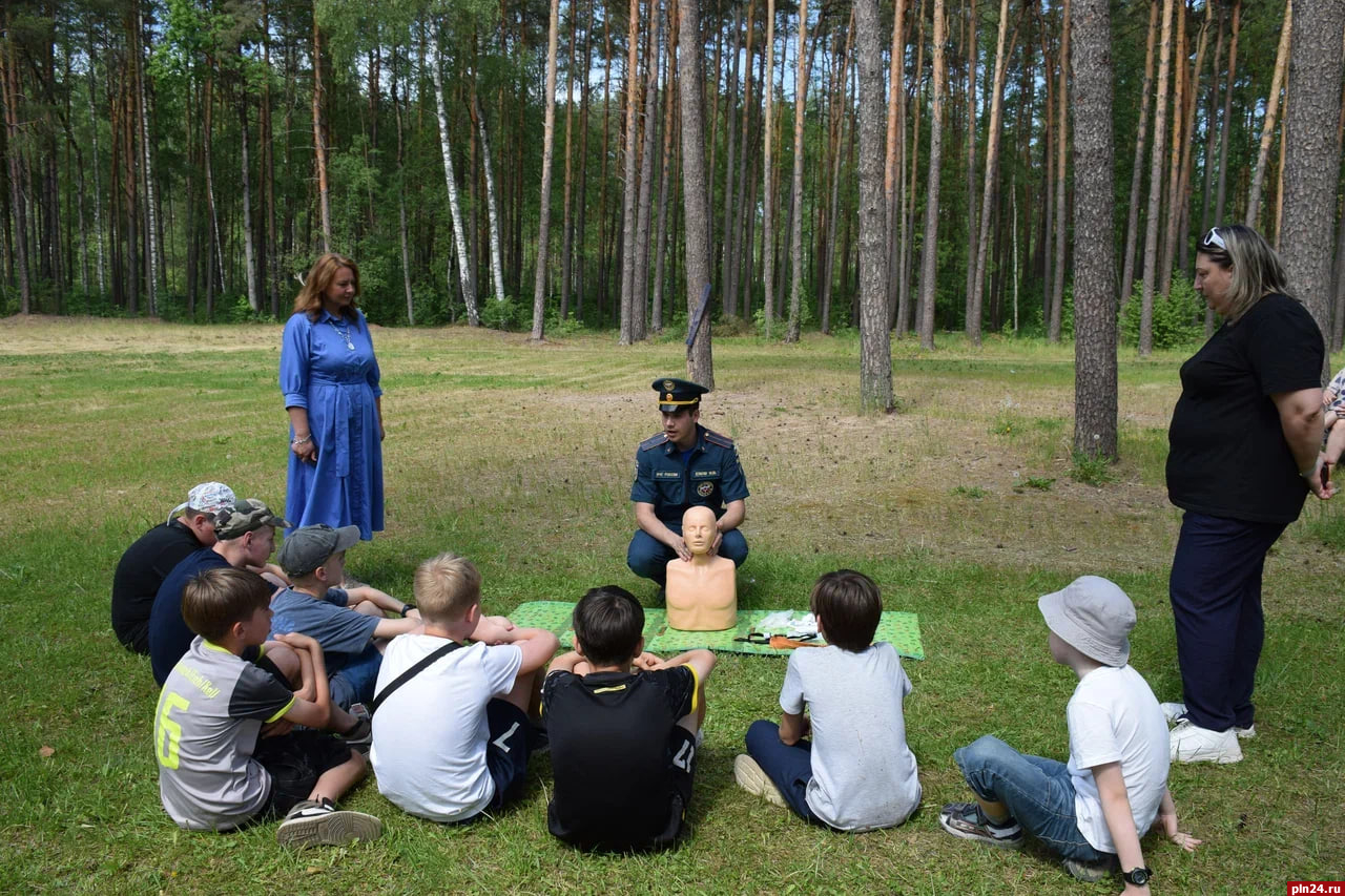 В Пскове сотрудники МЧС поделились с детьми и подростками полезными  советами в области безопасности | 29.05.2024 | Псков - БезФормата