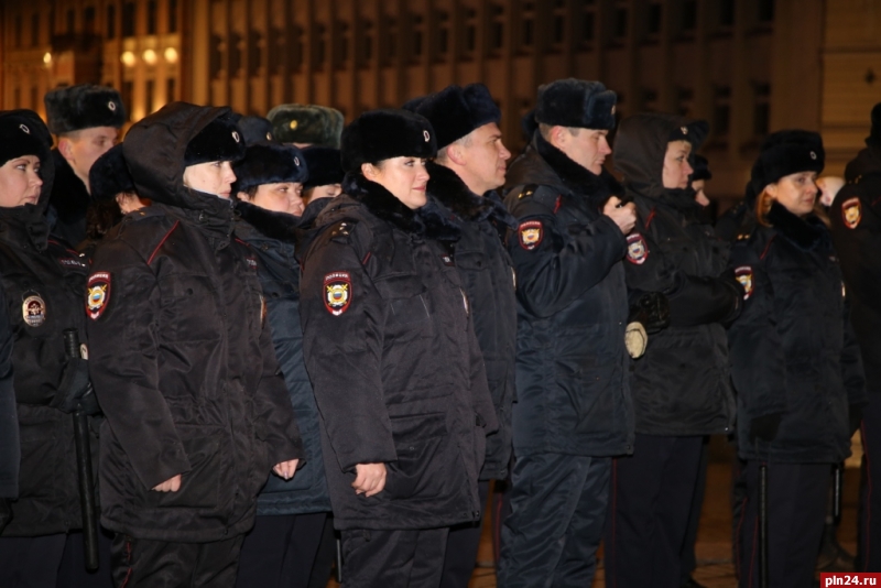 Полиция зарплаты новости. Псков полиция ППС. Оклад полицейского ППС. Оклад сотрудника полиции ППС. ППС полиция зарплата.