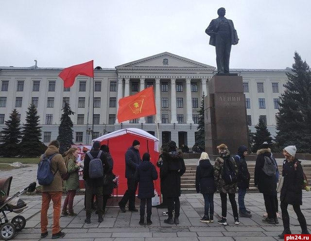 КПРФ Псков ножка. КПРФ Псков Михайлова. Богданов КПРФ Псков. Богданов Сергей Михайлович Псков КПРФ.