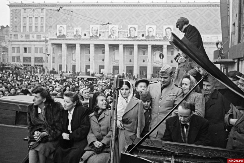 Фото празднования 9 мая 1945 года