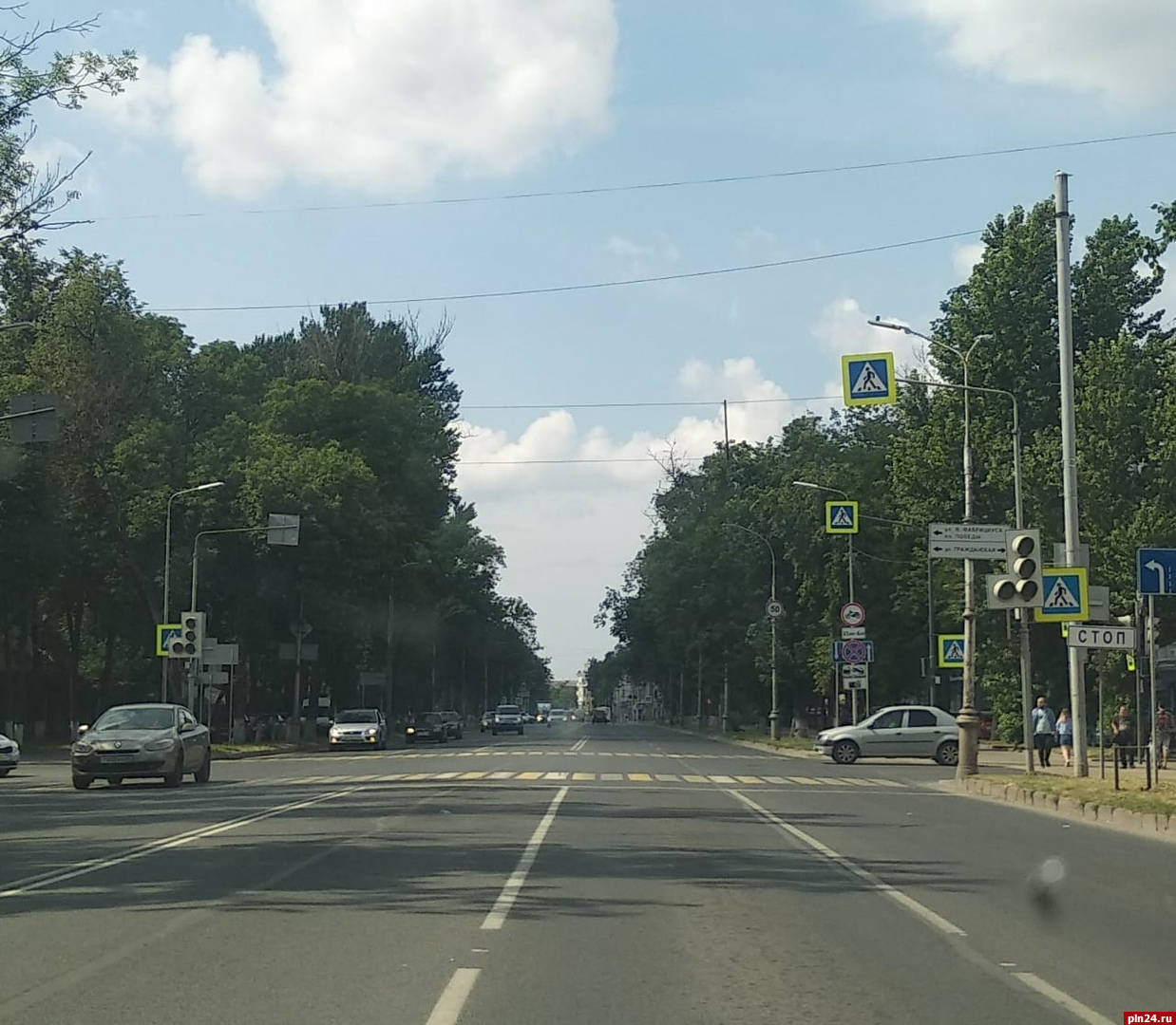 Перекресток октябрьская. Перекресток Псков. Псков Октябрьский проспект светофоры. Перекресток Рокоссовского Псков. Перекресток Вокзальная Псков.