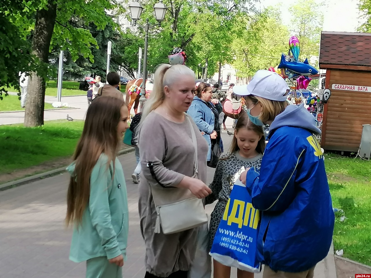 Псков с детьми. Дети Псков. Пломбир Псков центр творчества.