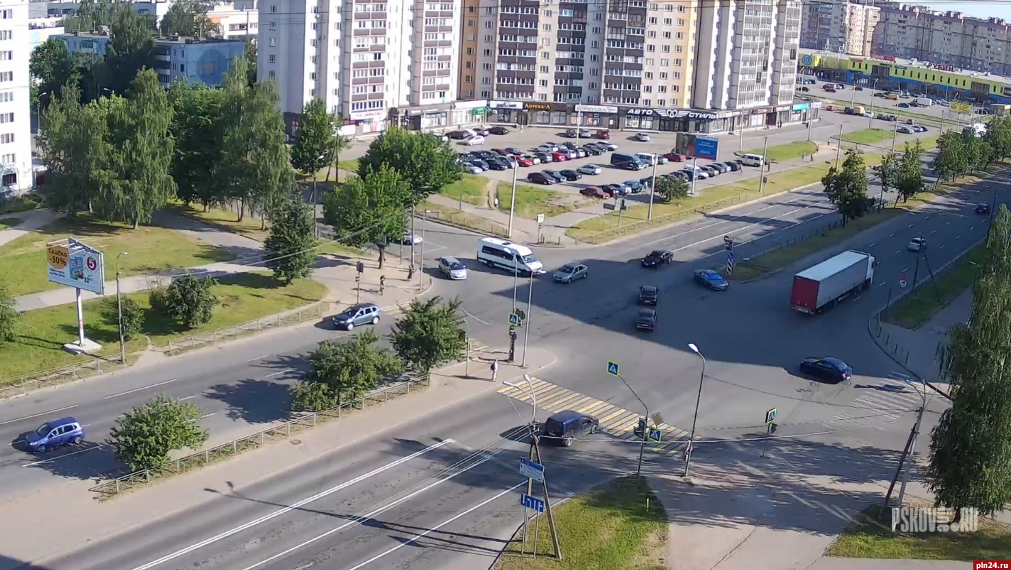 Улица звезды. Перекресток ул Алтайская Псков. Улица Звездная Псков. Звездный Псков. Перекресток ул труда Звездная Псков.