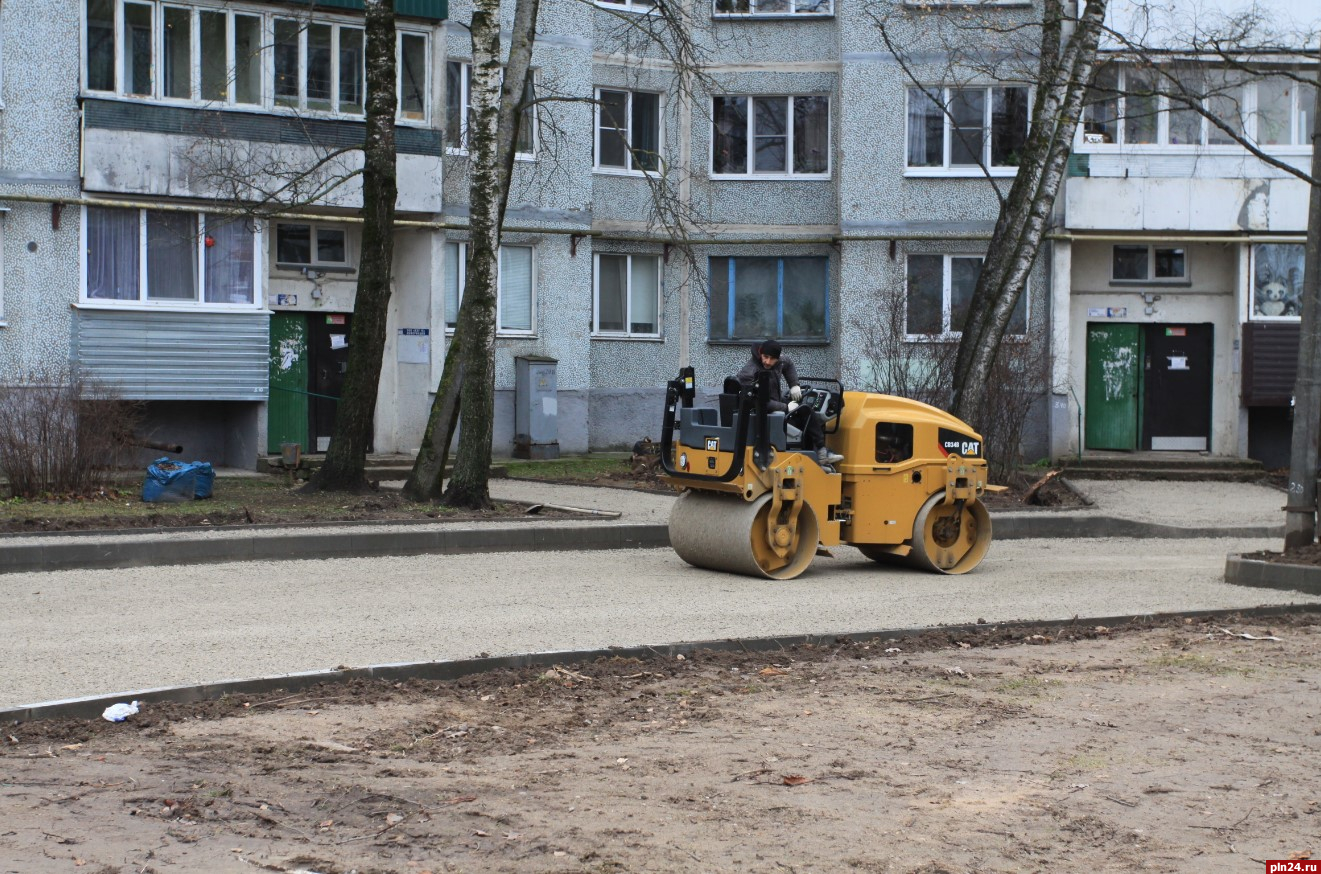 Дворы пскова. Улица двор. Проект двора. Во дворе. Двор Псковской.