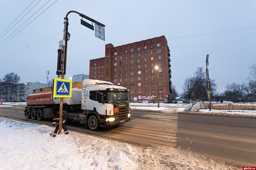 Световая конструкция на улице Инженерной вводит водителей в заблуждение - Борис Елкин