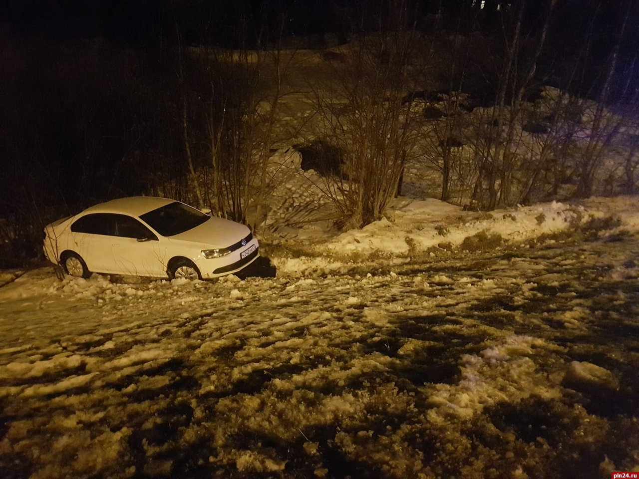 Водитель «Фольксвагена» пострадал в результате ДТП в Псковской районе