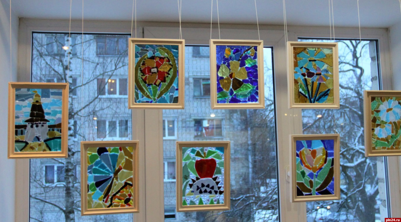 Выставка «Дар бесценный» открылась в псковской художественной школе