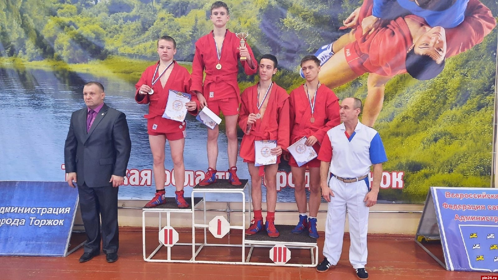 Великолучане стали победителями турнира по самбо в Тверской области