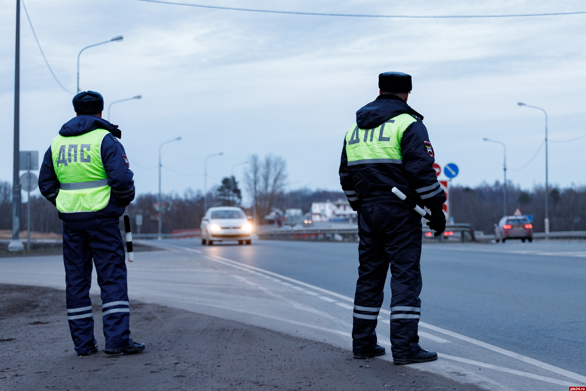Нетрезвых водителей остановили полицейские в Пскове и Дно