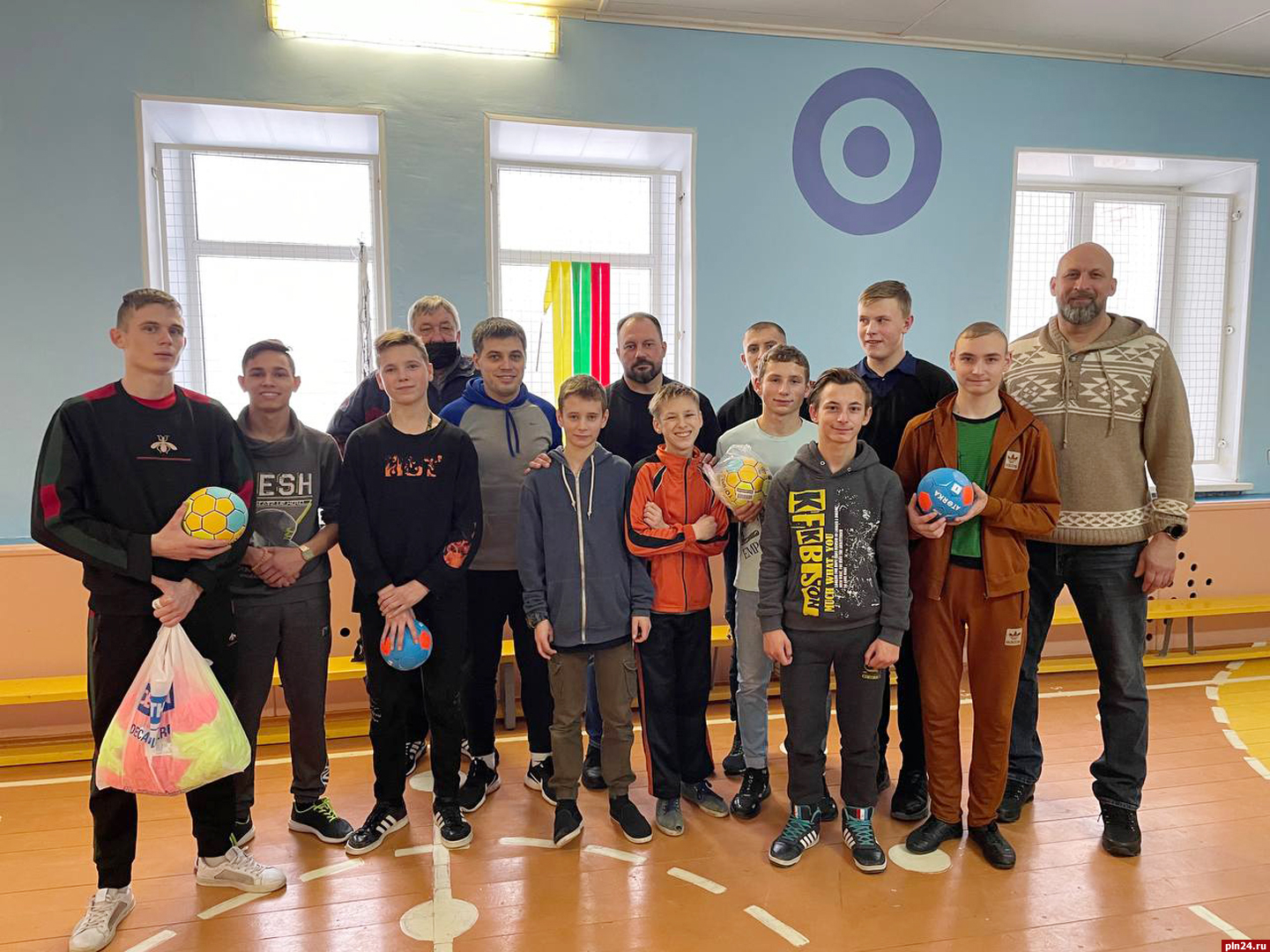 Мастер-классы по гандболу прошли в детских домах Псковской области