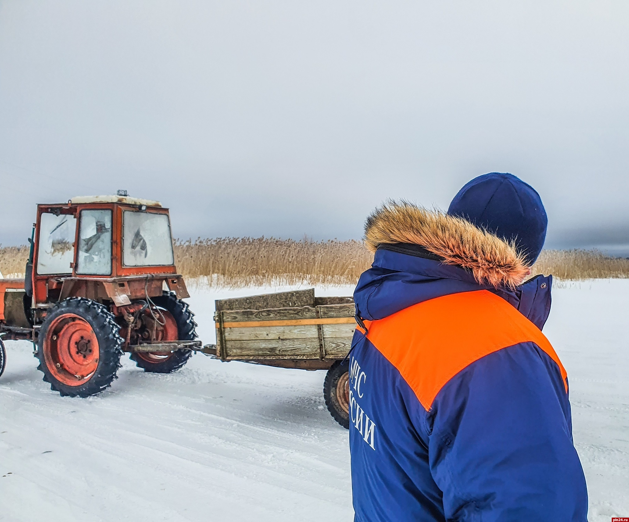 Несанкционированную переправу обнаружили на льду  Псковского озера