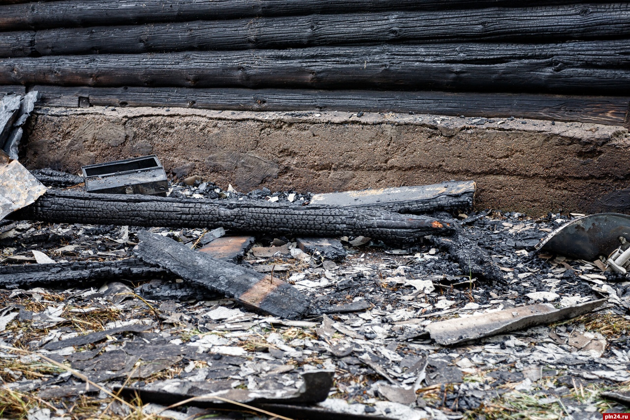 Следственный комитет проводит проверки по факту гибели трех человек при пожарах в Псковской области