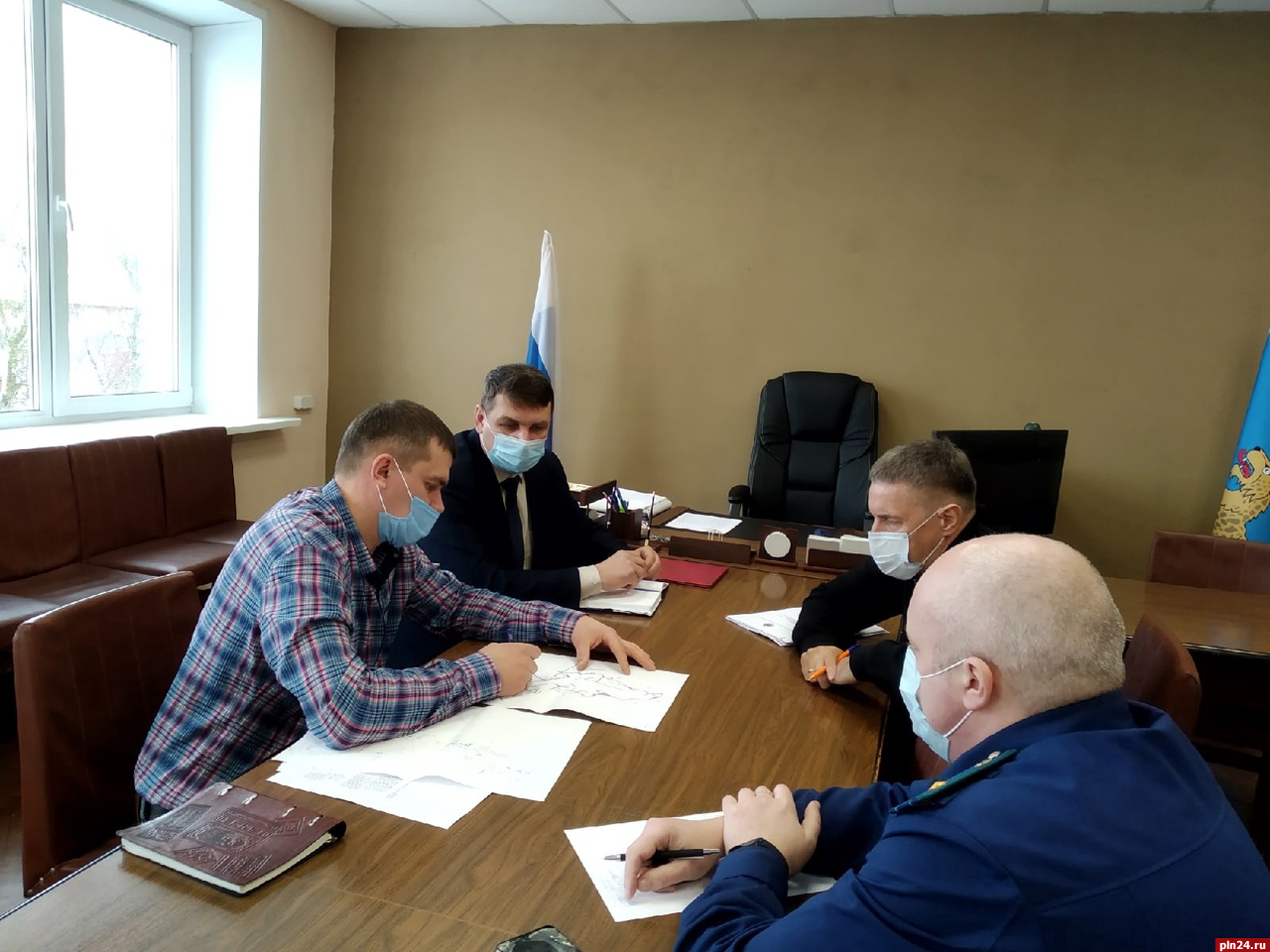 Василий Осипов призвал подрядчика ускорить догазификацию в Куньинском районе