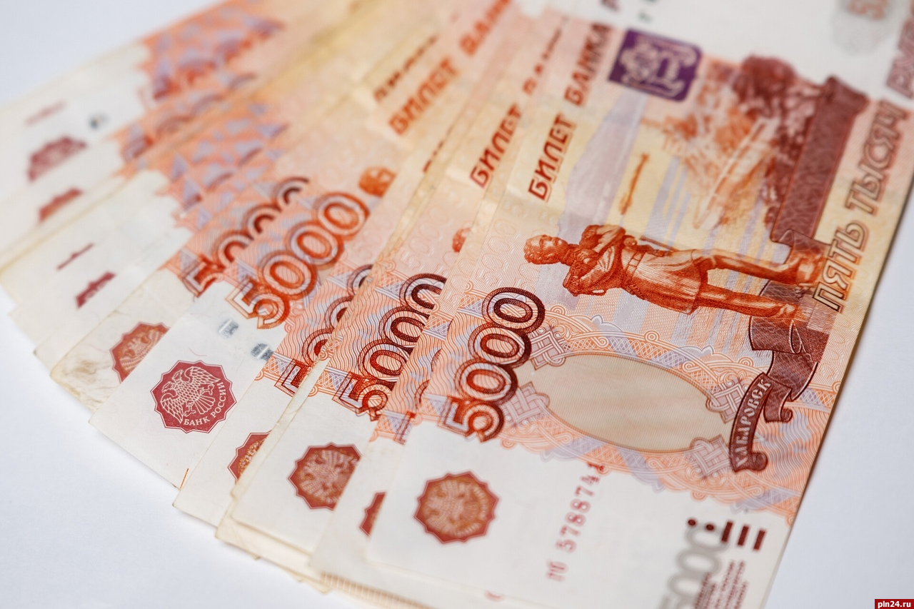 Более 360 миллионов рублей направили на социальные выплаты в Псковской области