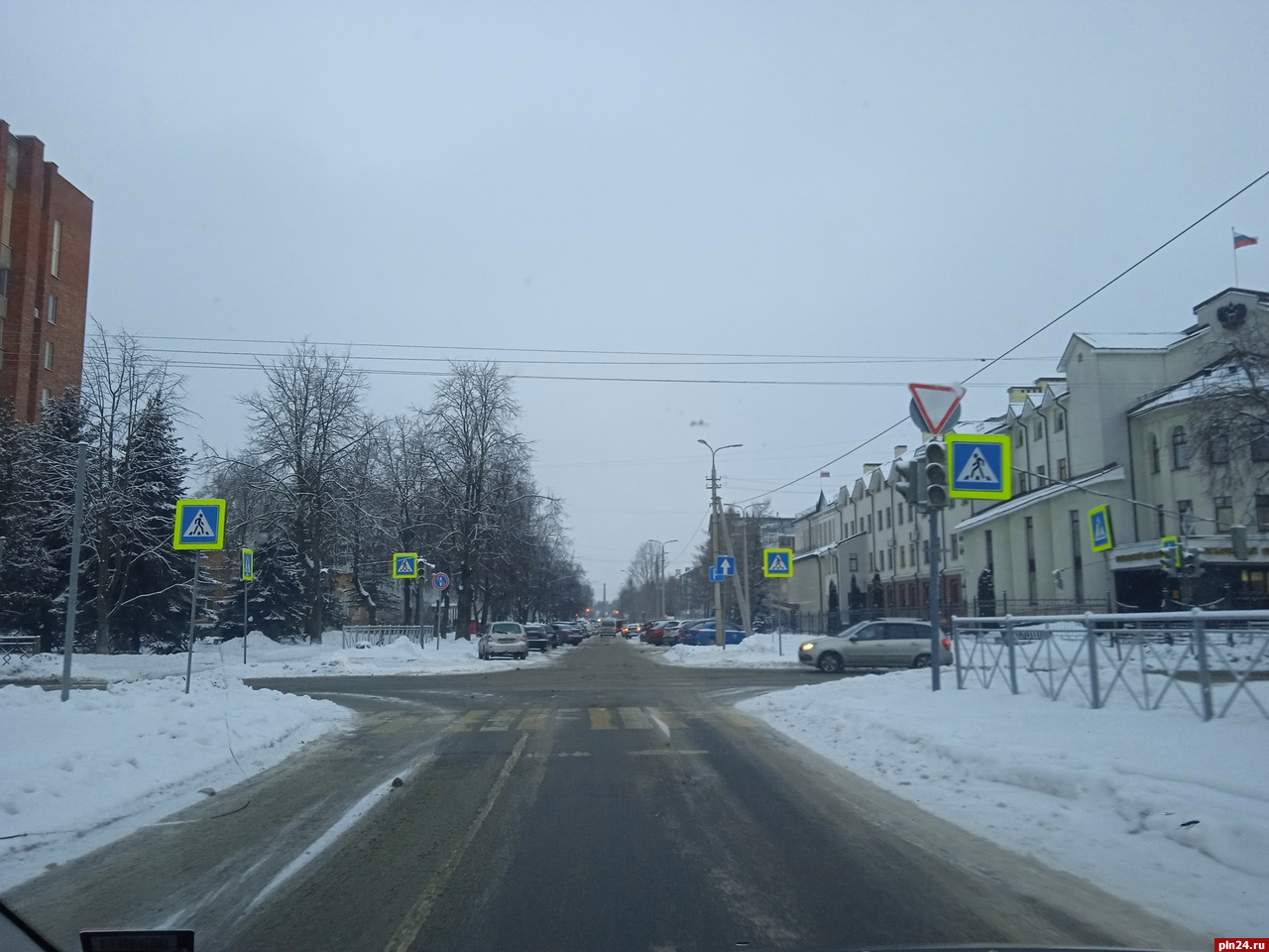 Светофор на перекрестке Петровская - Люксембург в Пскове починят не позднее пятницы