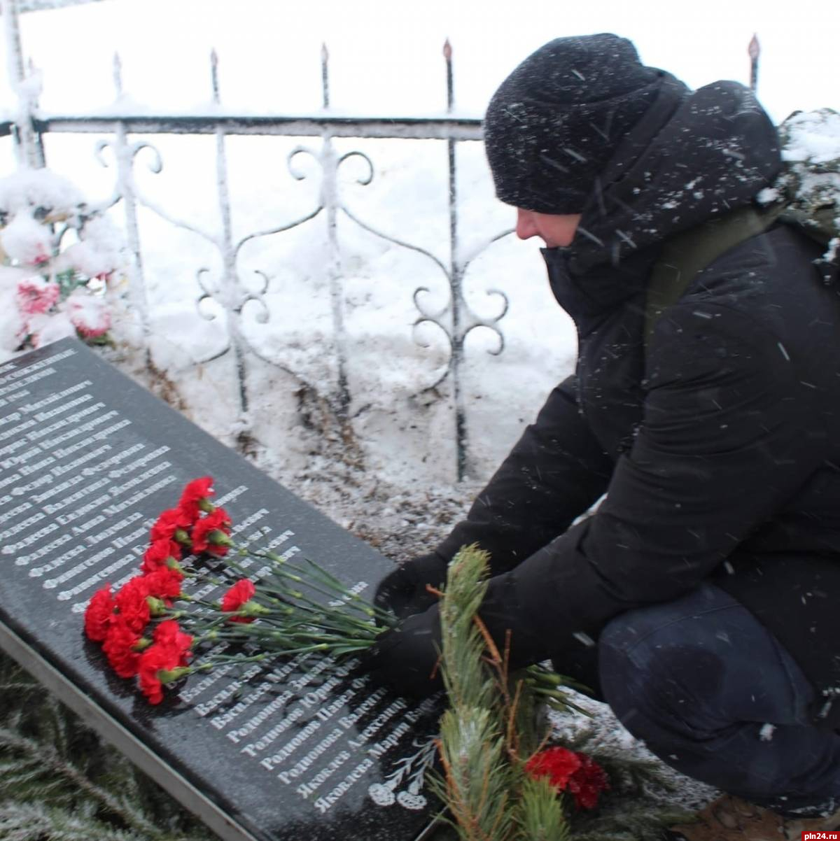 Захоронение времен Великой Отечественной войны восстановили в Дновском районе