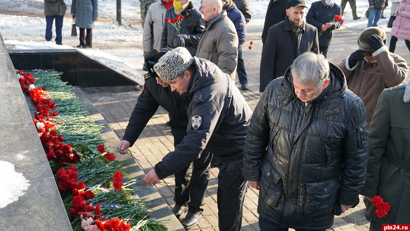 Псковские росгвардейцы почтили память погибших в Афганской войне