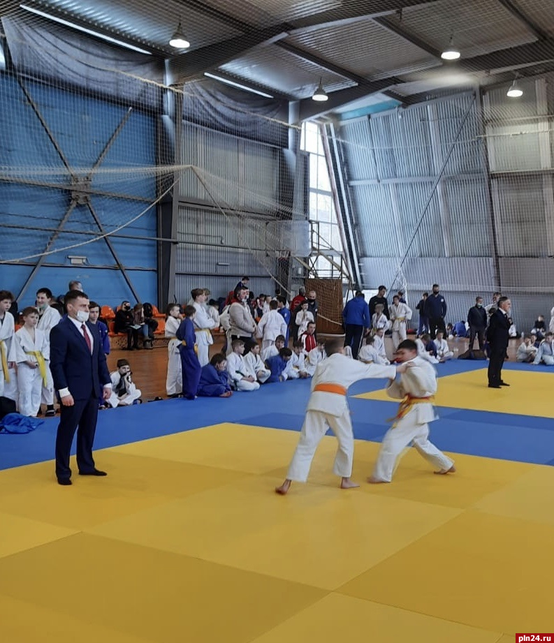 Более 100 борцов собрал турнир по дзюдо в Псковской области