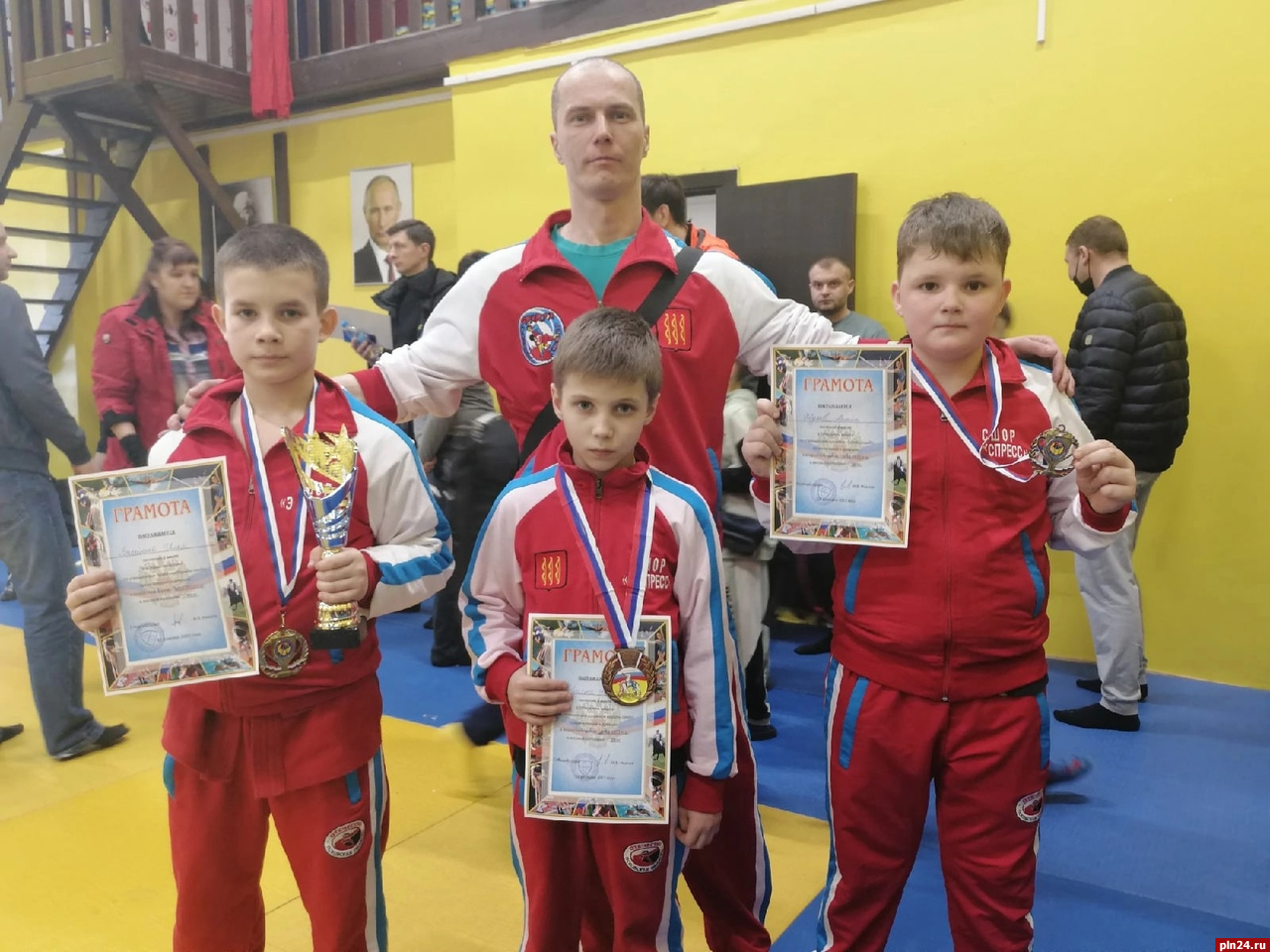 Борцы из Псковской области получили медали на турнире по самбо в Твери