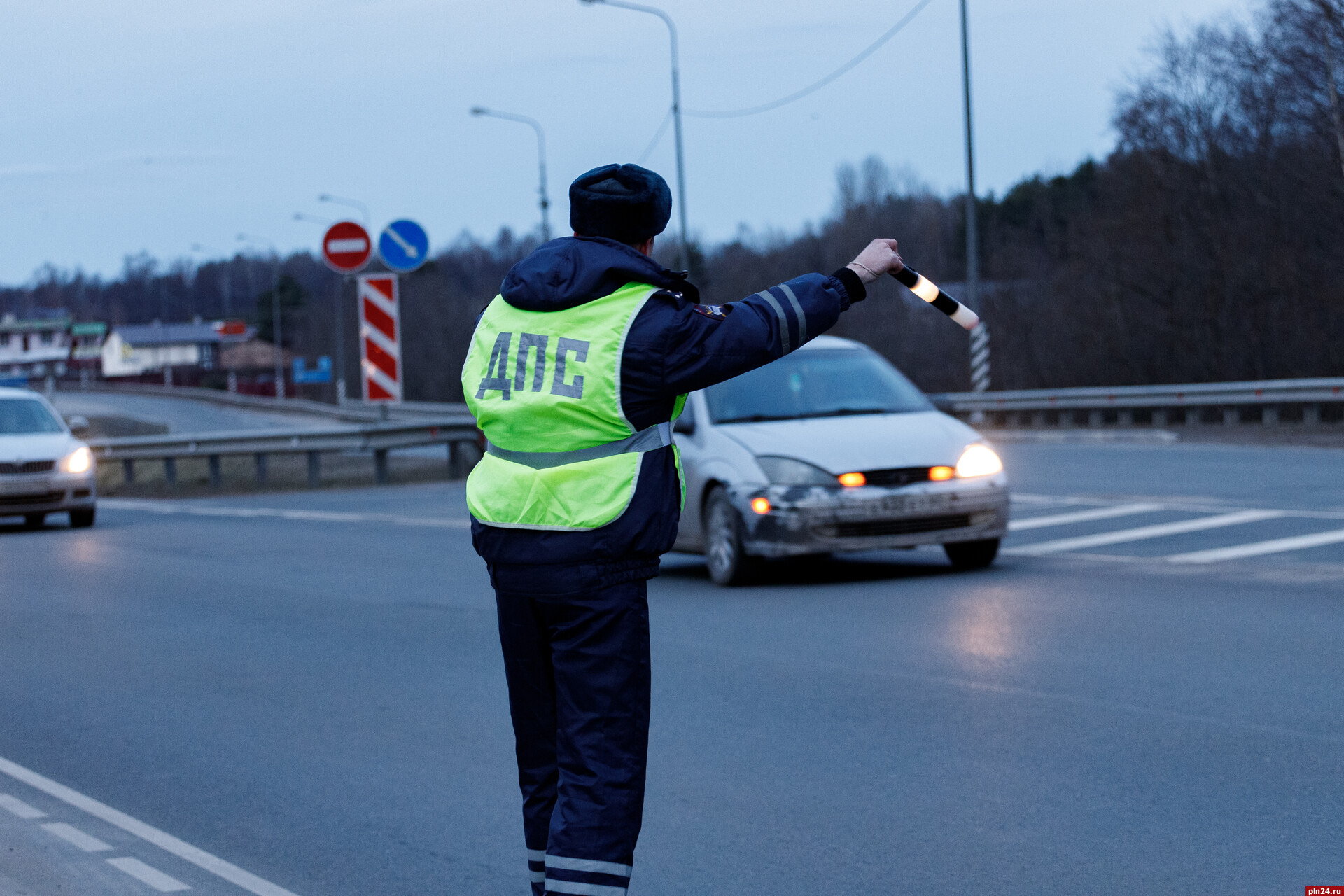 Пьяного водителя «Газели» остановили полицейские в Псковском районе