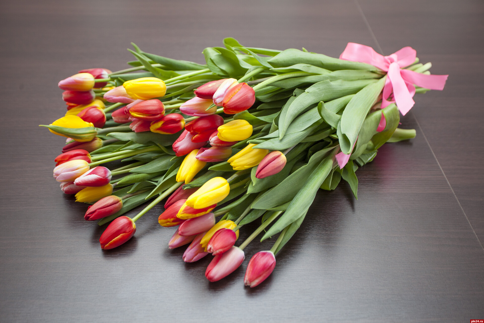 К 8 марта спрос на флористов в СЗФО вырос на 75%