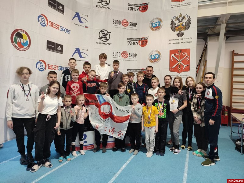 Псковские спортсмены взяли 18 медалей на турнире по карате в Санкт-Петербурге