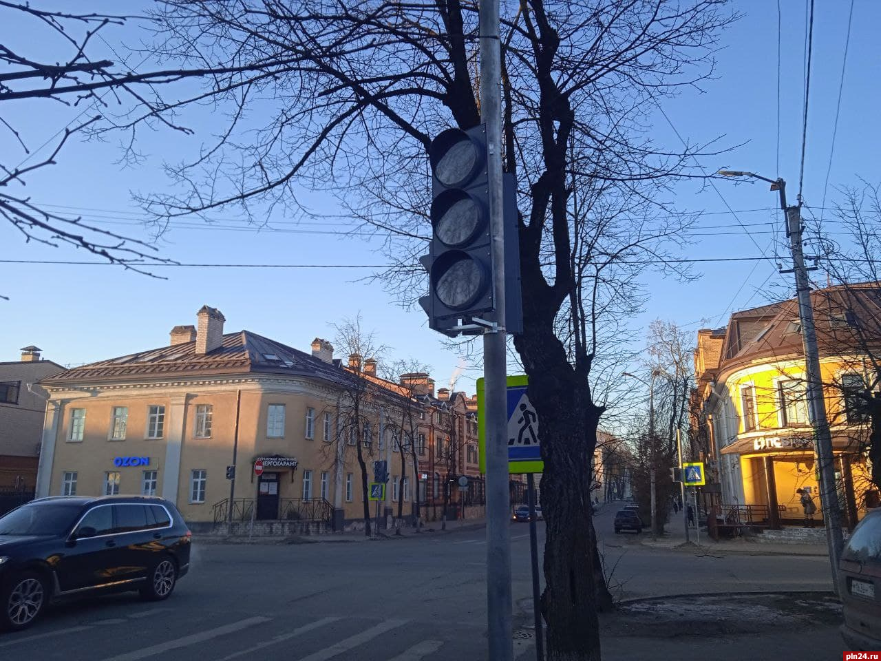 В центре Пскова появился новый светофор