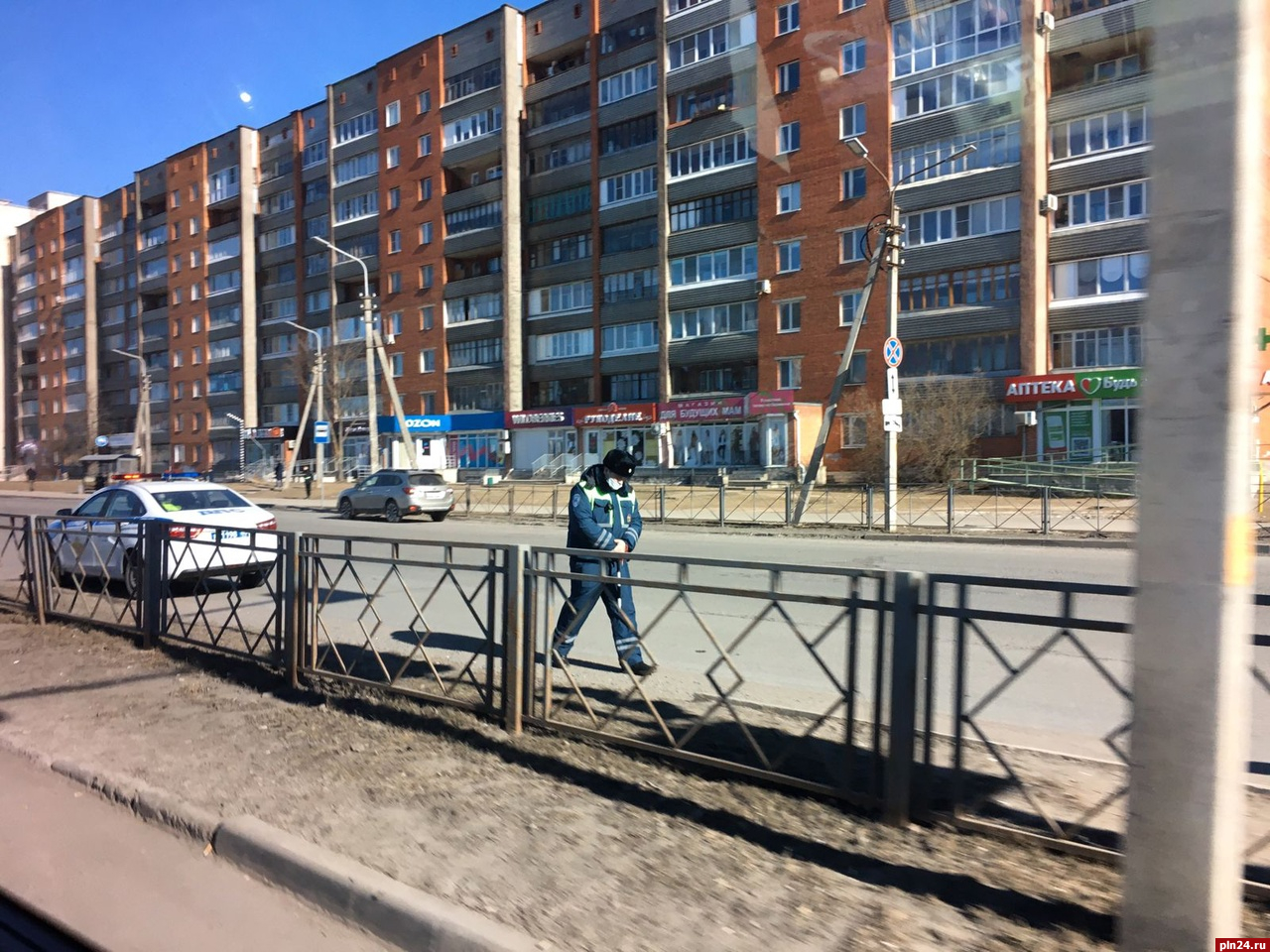 Светофор не работает на перекрестке улиц Юбилейной и Коммунальной в Пскове