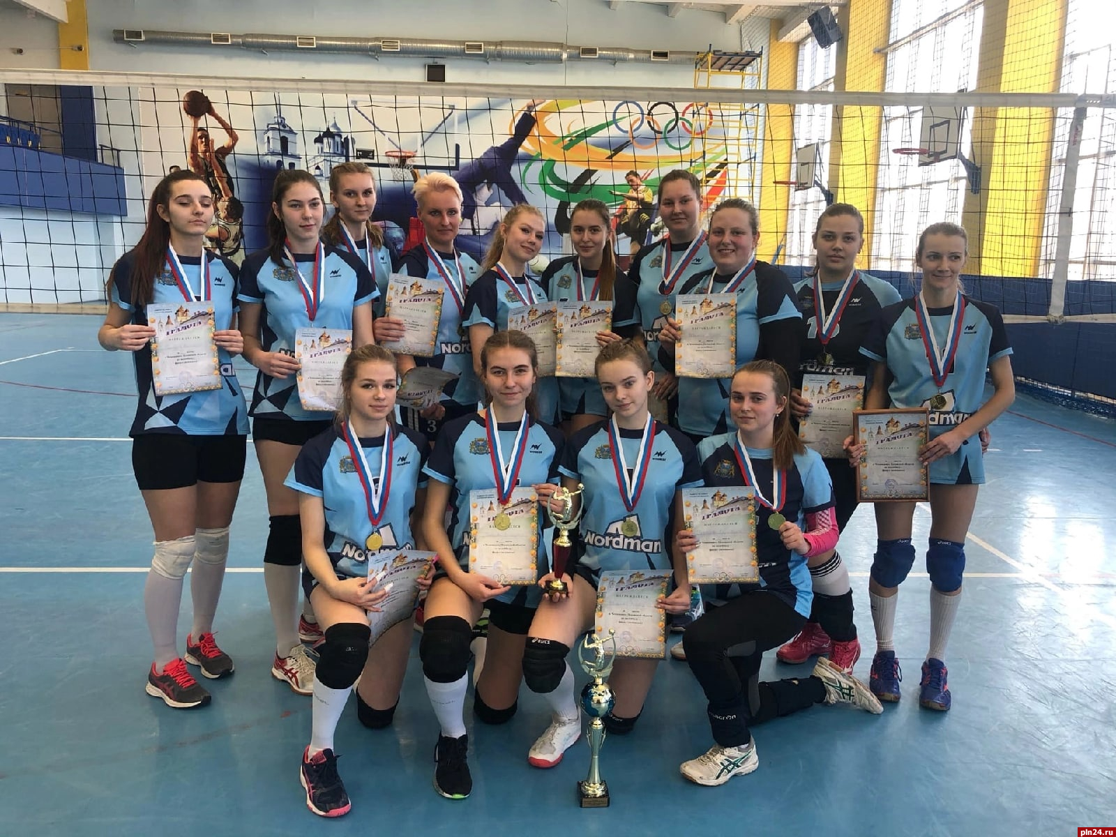 Волейболистки Пскова стали лучшими на региональном чемпионате