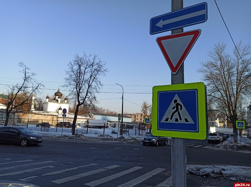 Псковские водители совершили 14 наездов на пешеходов с начала года