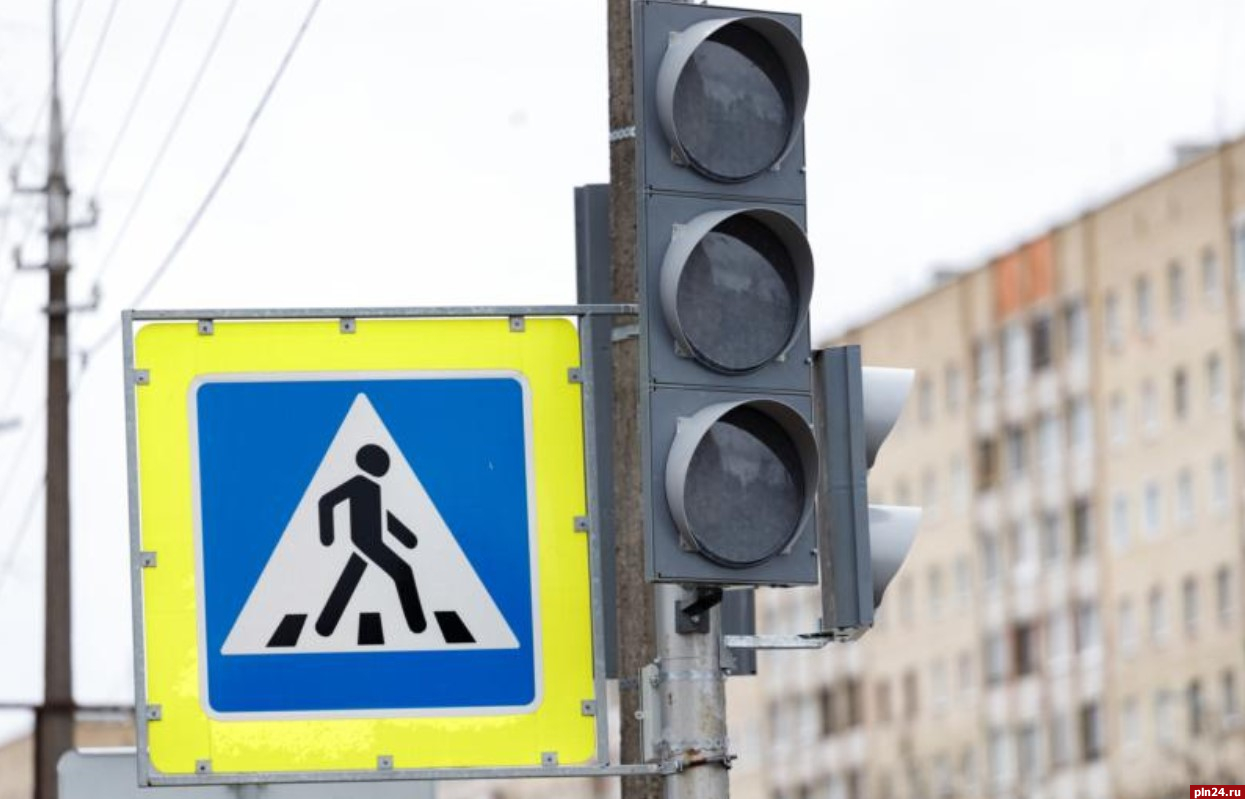 Борис Елкин объяснил новый режим работы светофоров на перекрестке улиц Труда и Звездной
